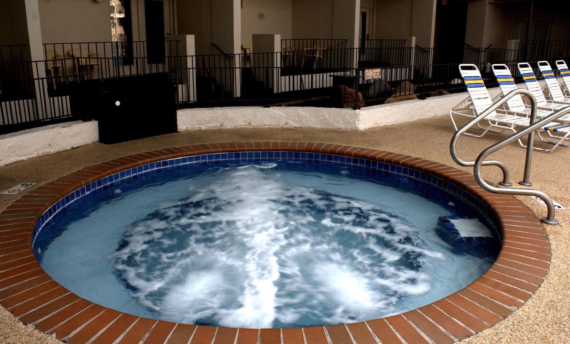 Adventureland Inn Altoona Bagian luar foto